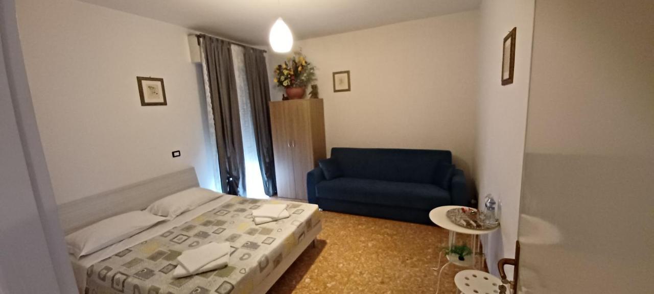Sleep&Go airlines pisa Hotel Buitenkant foto